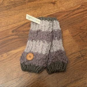 NWT Simply Noelle Gray Knit Boot Topper w/ Button